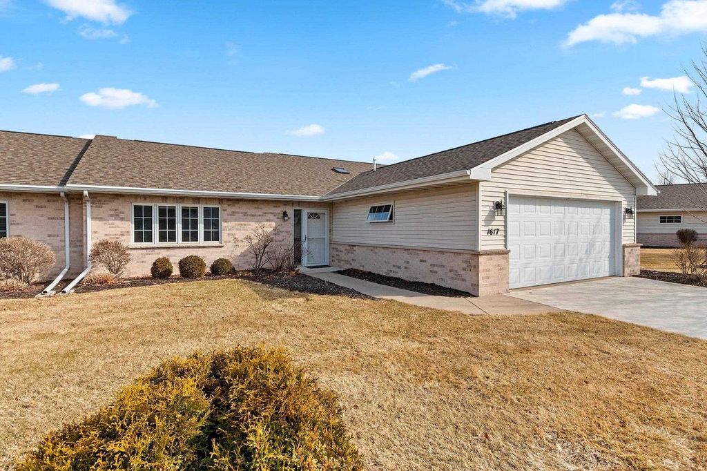Photo of 1617 Twin Lakes CIRCLE, Green Bay, WI 54311 (MLS # 50322221)