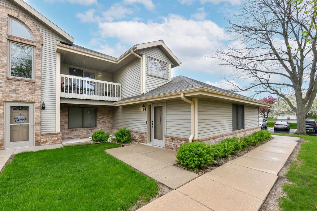 Photo of 2112 Woodburn ROAD #H, Waukesha, WI 53188 (MLS # 1959708)