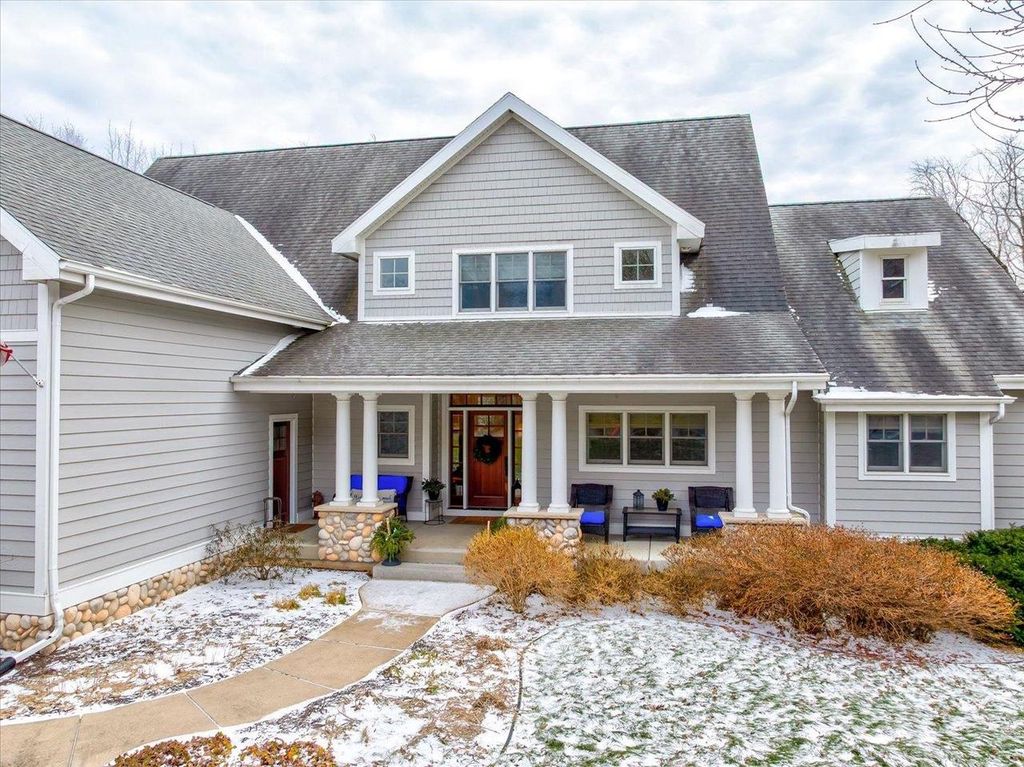 Photo of 4857 Autumn Leaf COURT, Waunakee, WI 53597 (MLS # 2015349)