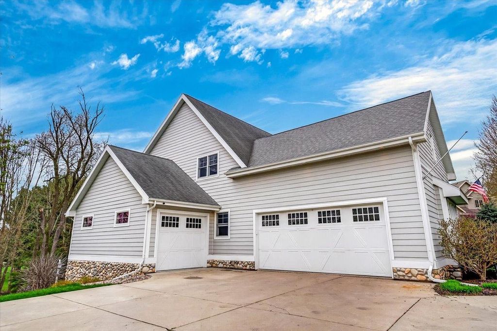 Photo of 4857 Autumn Leaf COURT, Waunakee, WI 53597 (MLS # 2015349)