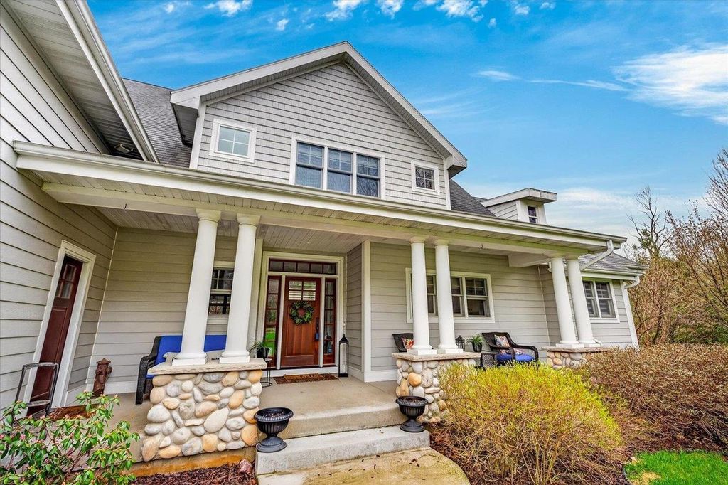 Photo of 4857 Autumn Leaf COURT, Waunakee, WI 53597 (MLS # 2015349)