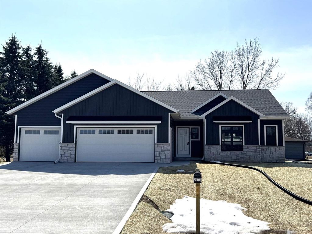 Photo of 2005 E Ridge Haven LANE, Appleton, WI 54913 (MLS # 50320702)
