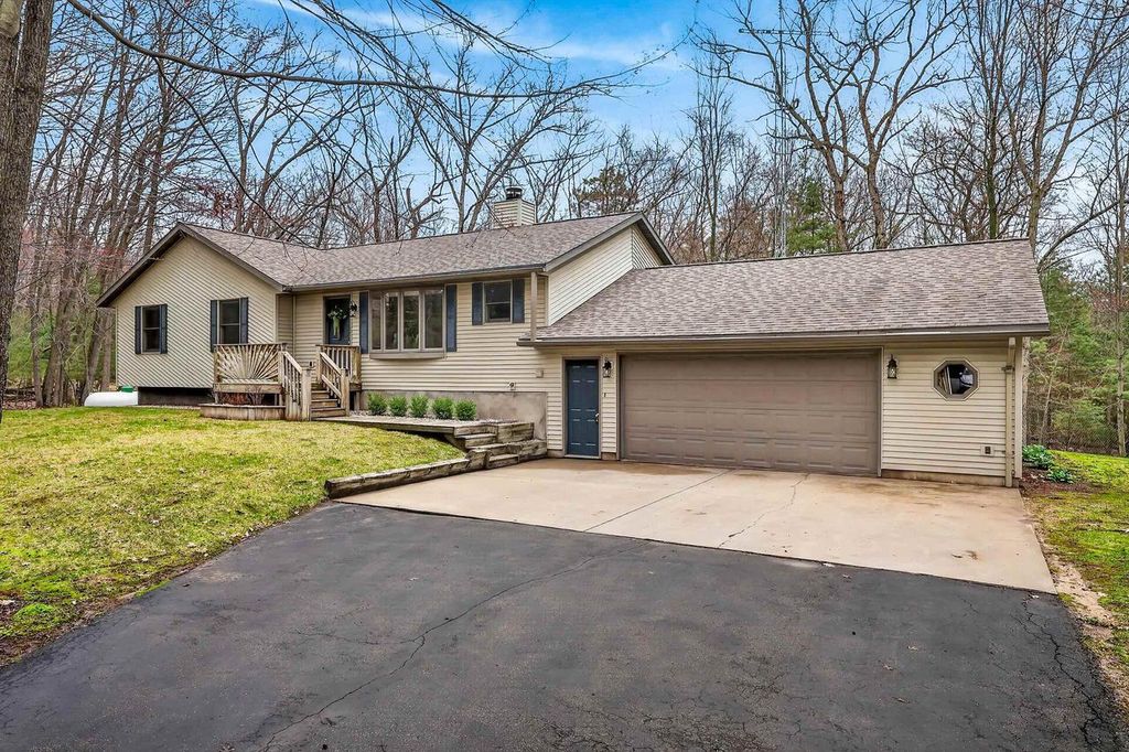 Photo of 4028 Woodridge TRACE, Wisconsin Rapids, WI 54495 (MLS # 22601495)