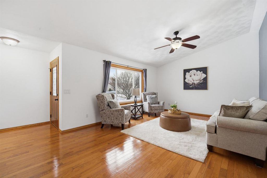 Photo of N9555 Chadbury LANE, Appleton, WI 54915 (MLS # 50320068)