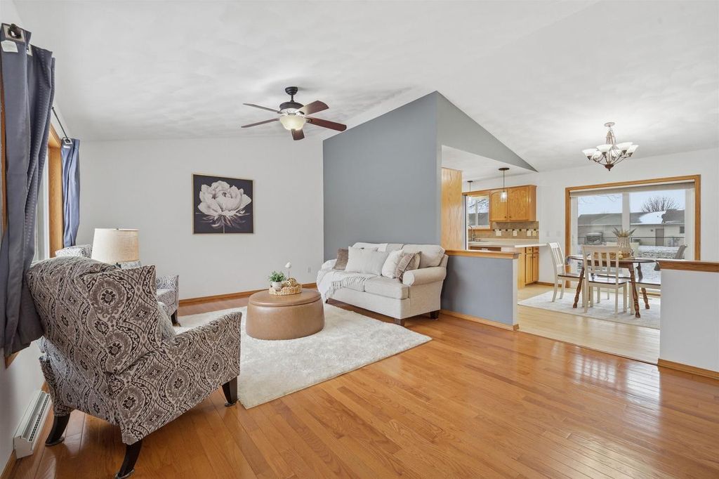 Photo of N9555 Chadbury LANE, Appleton, WI 54915 (MLS # 50320068)