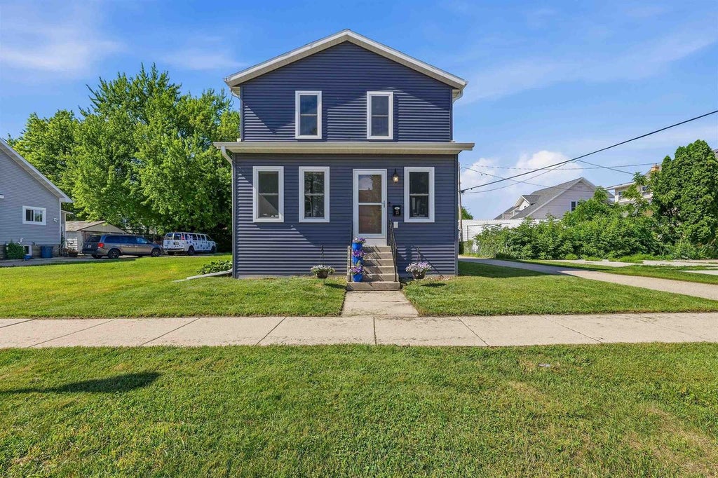 Photo of 15 W Bank STREET, Fond Du Lac, WI 54935 (MLS # 50328261)