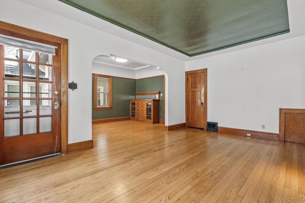 Photo of 6611 W Moltke AVENUE, Milwaukee, WI 53210 (MLS # 1953944)