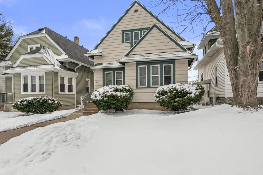 Photo of 6611 W Moltke AVENUE, Milwaukee, WI 53210 (MLS # 1953944)