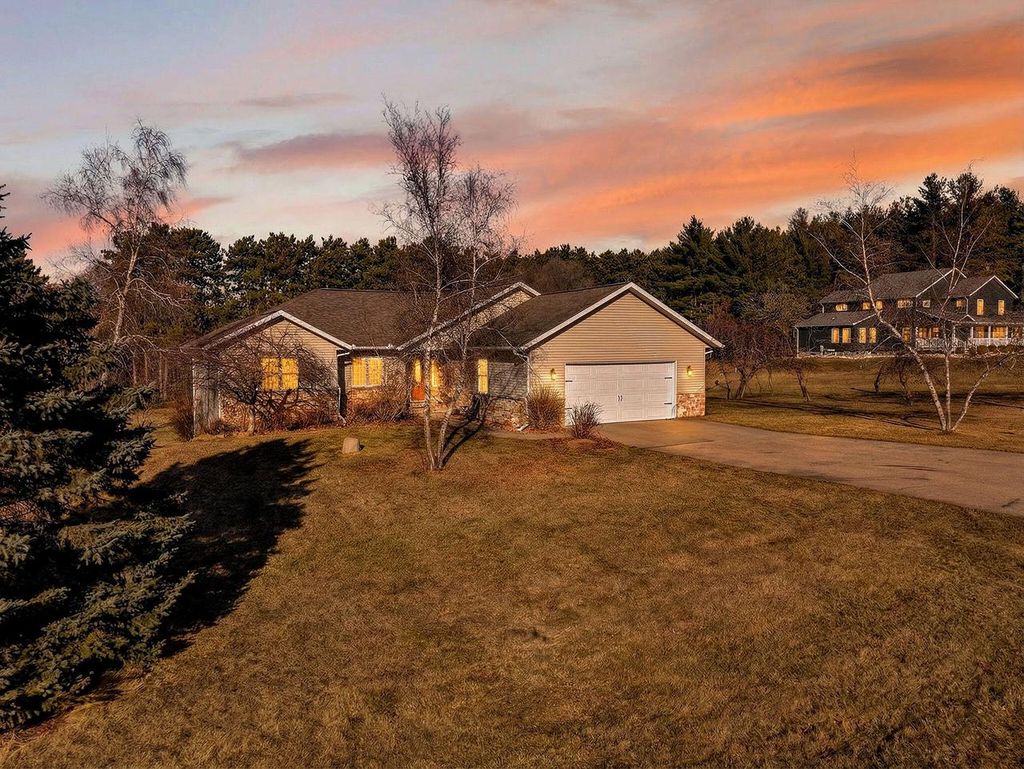 Photo of N7351 Ptarmigan DRIVE, Pardeeville, WI 53954 (MLS # 1958113)