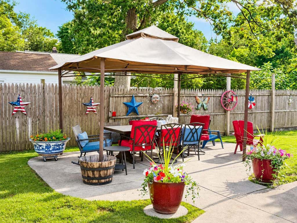 Photo of 418 Blaine AVENUE, Racine, WI 53405 (MLS # 1976306)