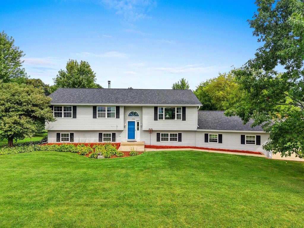 Photo of W9322 Oakwood DRIVE, Hortonville, WI 54944 (MLS # 50332311)