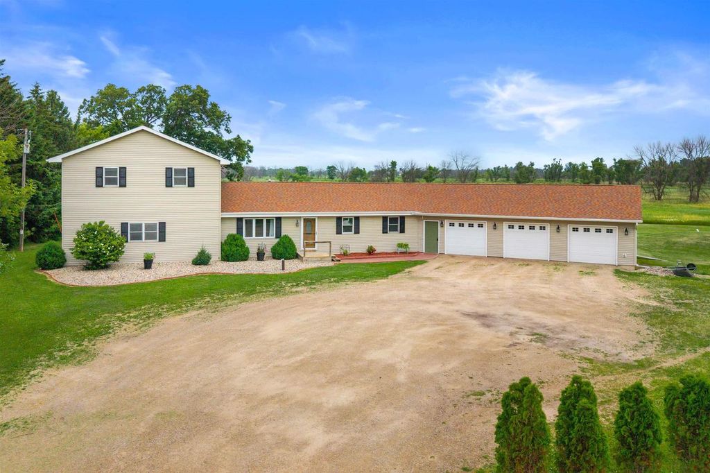 Photo of 9670 State Road 21, Berlin, WI 54923 (MLS # 50328381)