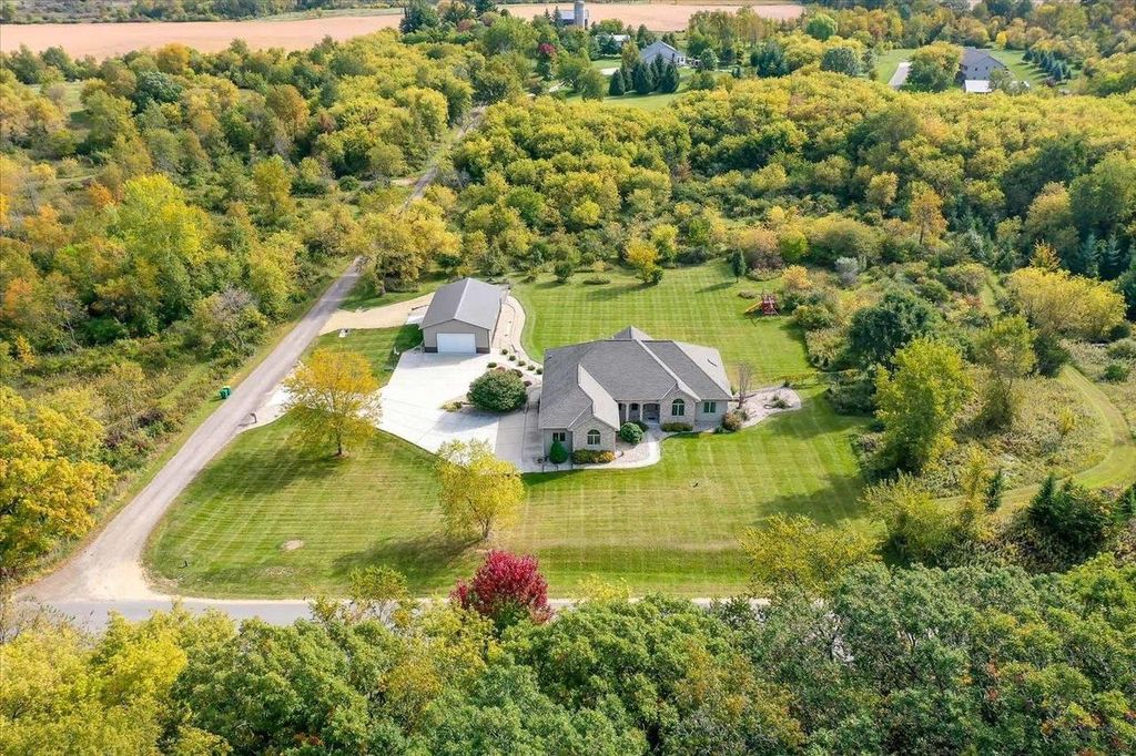 Photo of 500 Deer Pass ROAD, Saukville, WI 53080 (MLS # 1945022)