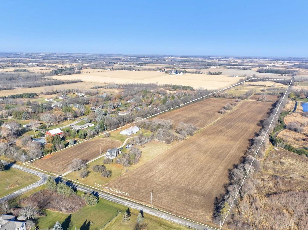 Photo of W5436 Quarry ROAD, Appleton, WI 54913 (MLS # 50318458)