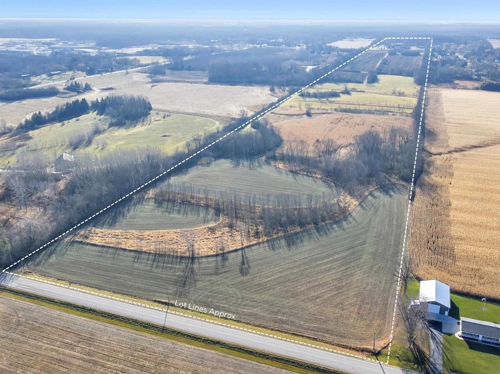 Photo of W5436 Quarry ROAD, Appleton, WI 54913 (MLS # 50318458)