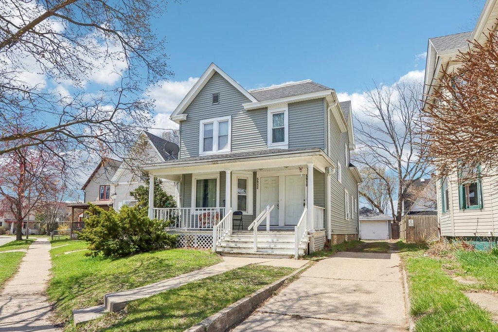 Photo of 5910 19th AVENUE, Kenosha, WI 53140 (MLS # 1983953)