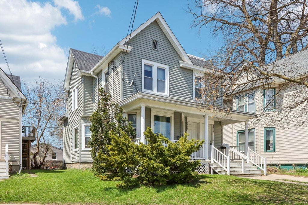 Photo of 5910 19th AVENUE, Kenosha, WI 53140 (MLS # 1983953)
