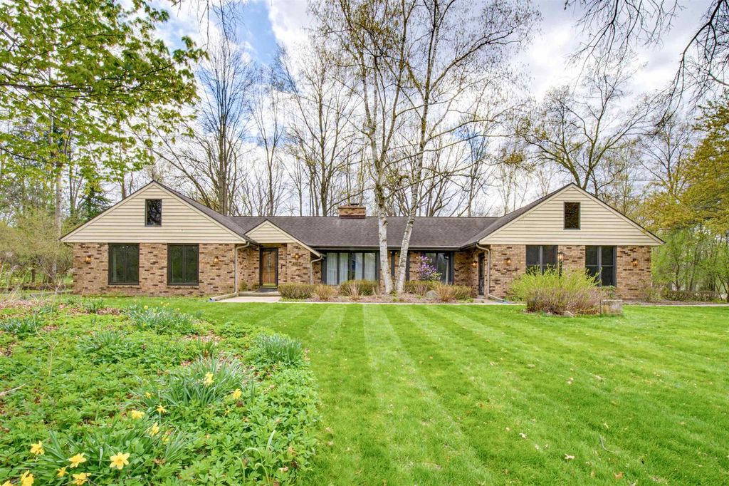 Photo of 4417 Indian TRAIL, Green Bay, WI 54313 (MLS # 50325120)