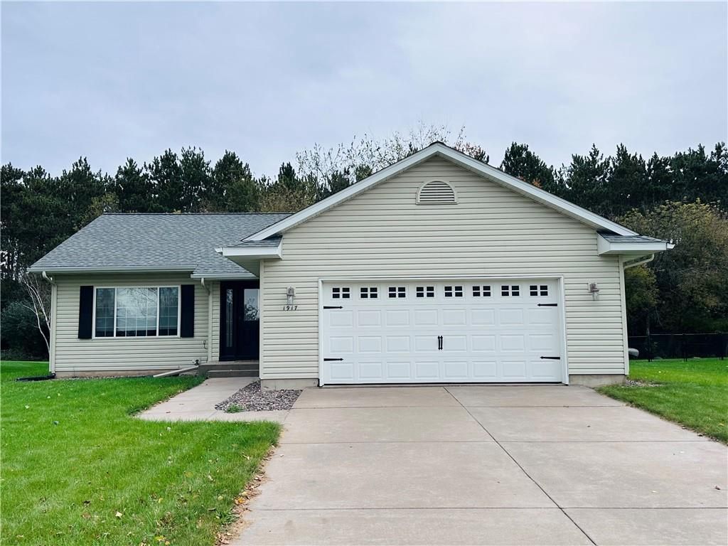 Photo of 1917 Sherwood BOULEVARD, Eau Claire, WI 54703 (MLS # 1596484)