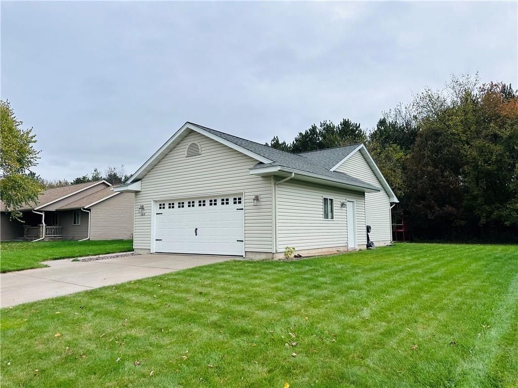 Photo of 1917 Sherwood BOULEVARD, Eau Claire, WI 54703 (MLS # 1596484)