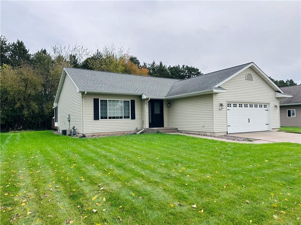 Photo of 1917 Sherwood BOULEVARD, Eau Claire, WI 54703 (MLS # 1596484)