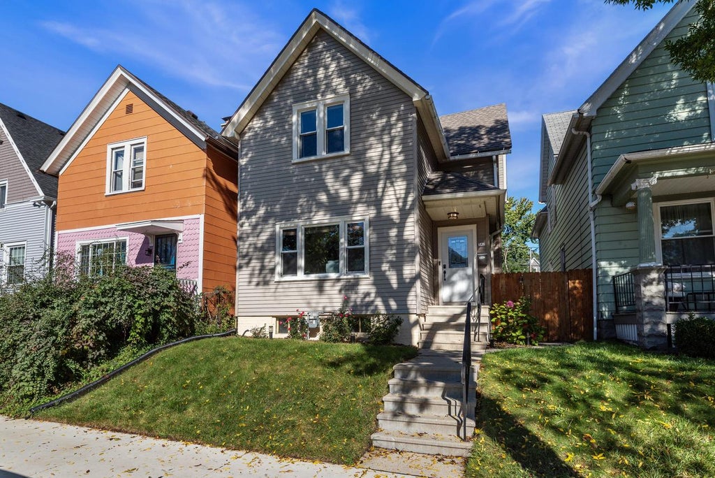 Photo of 542 E Potter AVENUE, Milwaukee, WI 53207 (MLS # 1983445)
