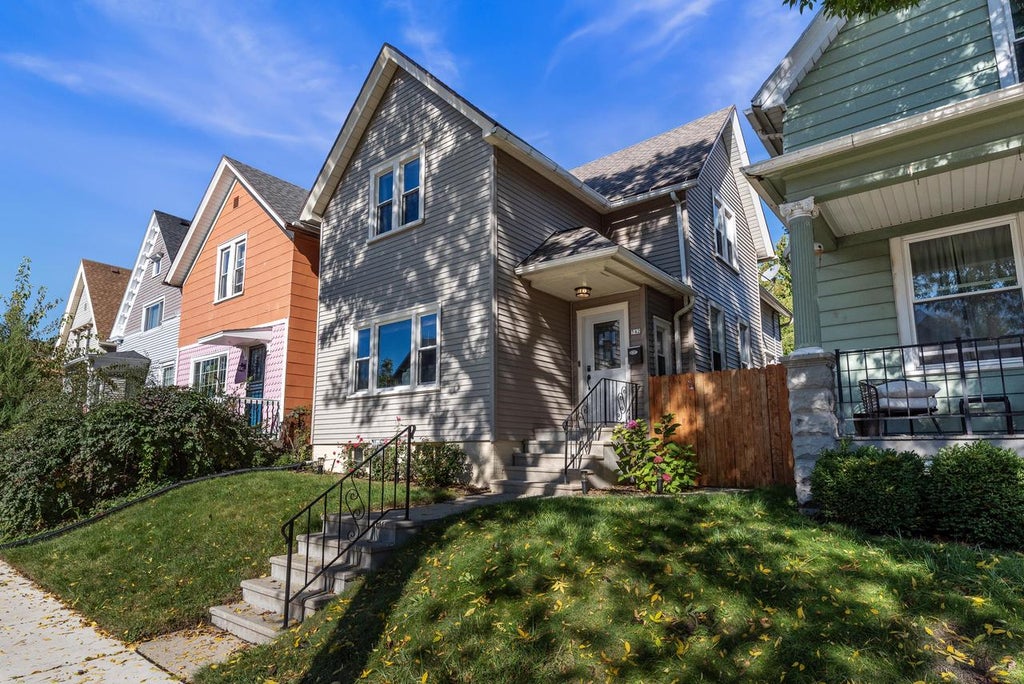Photo of 542 E Potter AVENUE, Milwaukee, WI 53207 (MLS # 1983445)