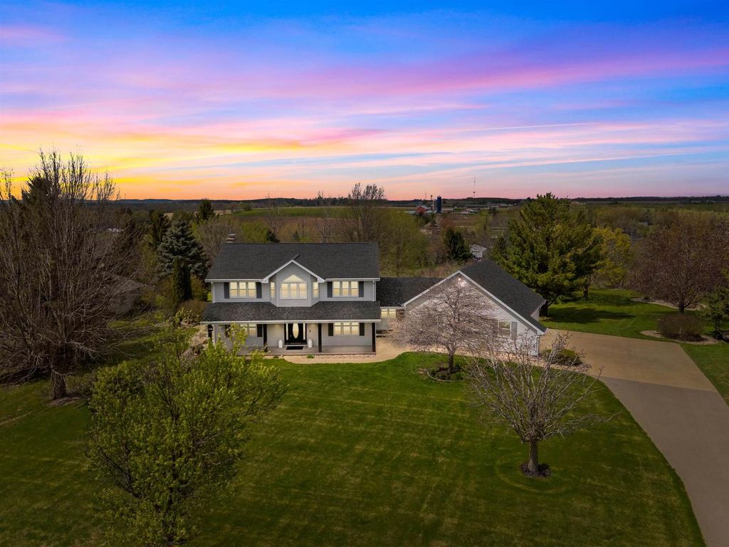 Photo of W8078 Hillcrest COURT, Hortonville, WI 54944 (MLS # 50325113)