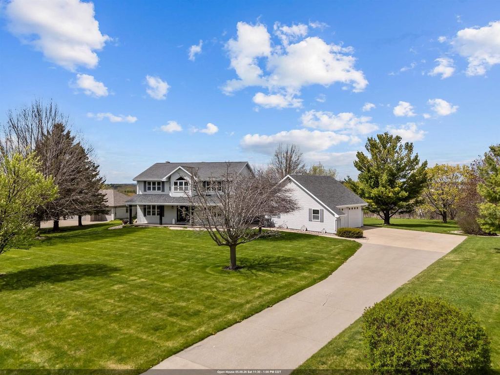 Photo of W8078 Hillcrest COURT, Hortonville, WI 54944 (MLS # 50325113)