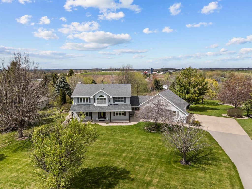 Photo of W8078 Hillcrest COURT, Hortonville, WI 54944 (MLS # 50325113)