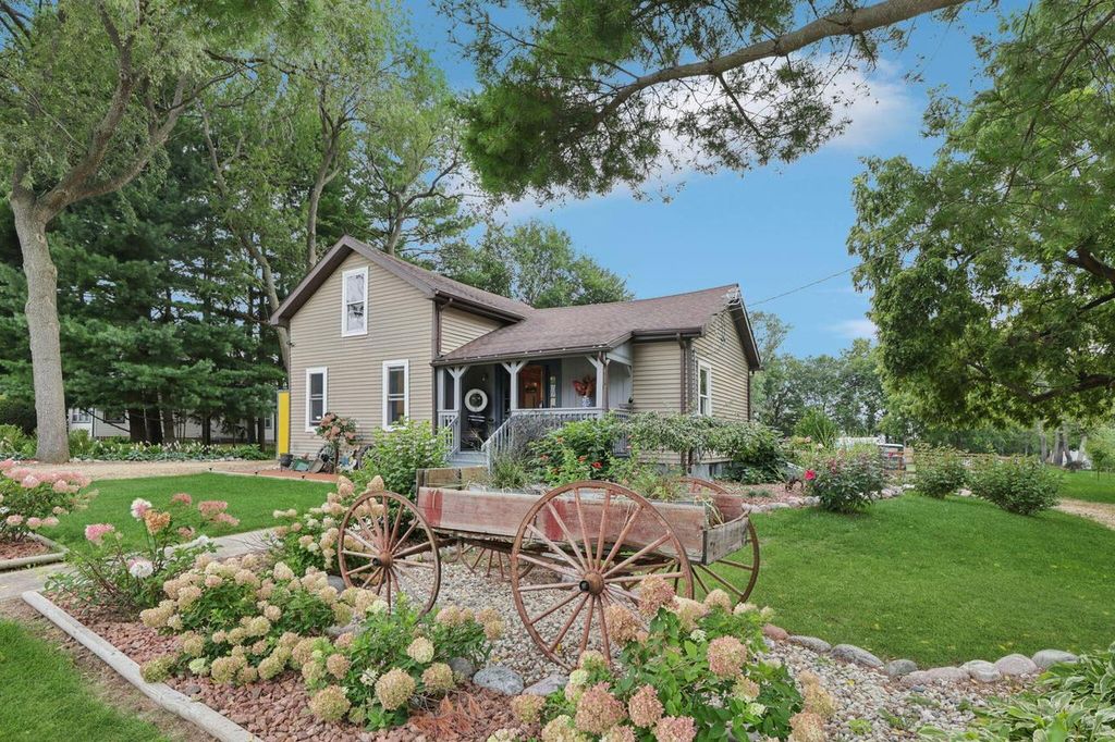 Photo of 239 Nelson STREET, Sharon, WI 53585 (MLS # 1941918)