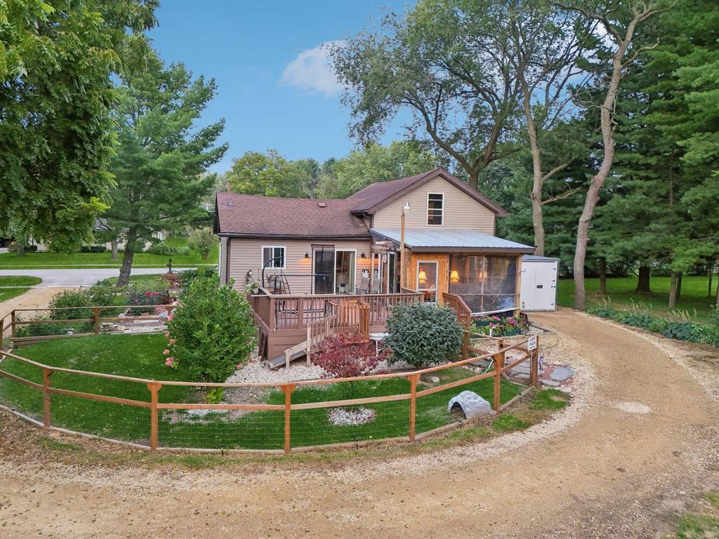 Photo of 239 Nelson STREET, Sharon, WI 53585 (MLS # 1941918)