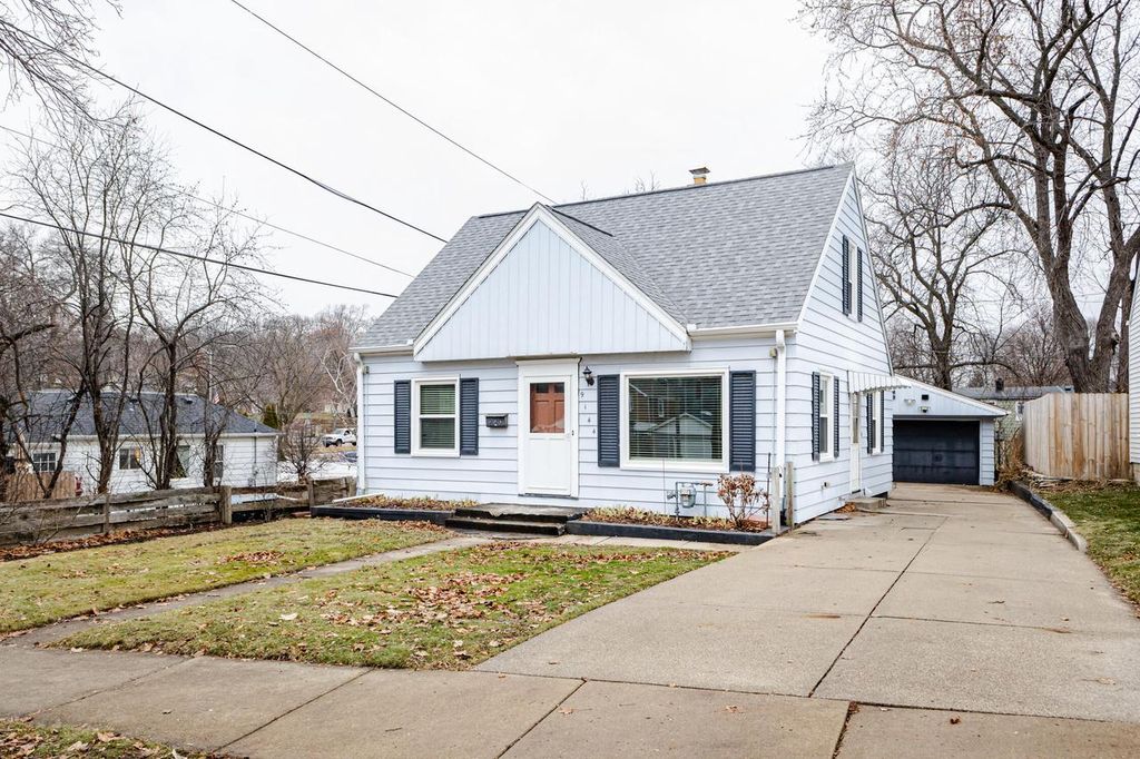 Photo of 9144 W Park Hill AVENUE, Milwaukee, WI 53226 (MLS # 1946838)