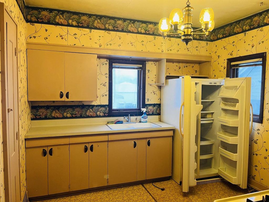 Photo of 821 W 6th AVENUE, Oshkosh, WI 54902 (MLS # 50318840)