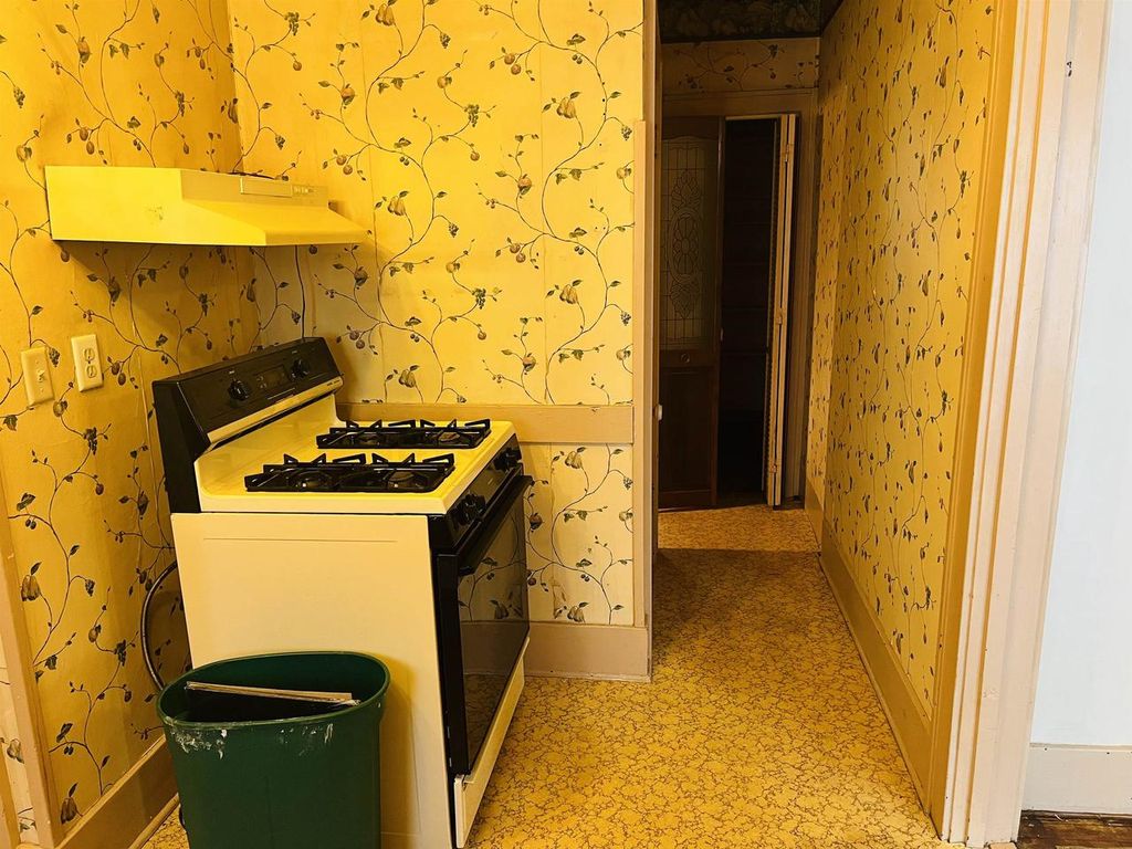 Photo of 821 W 6th AVENUE, Oshkosh, WI 54902 (MLS # 50318840)