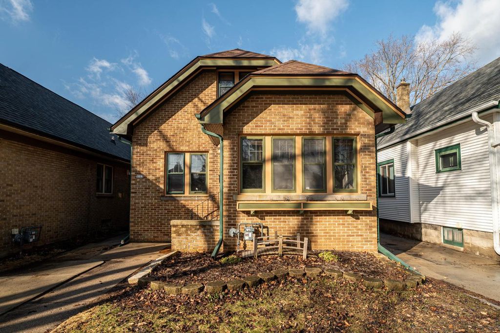 Photo of 5113 N Elkhart AVENUE, Whitefish Bay, WI 53217 (MLS # 1950143)