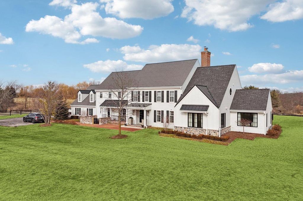 Photo of 13700 N Riverland ROAD, Mequon, WI 53097 (MLS # 1952043)