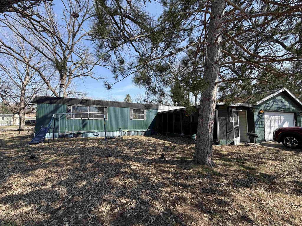 Photo of 122 Falling Creek CIRCLE, Janesville, WI 53548 (MLS # 2029885)