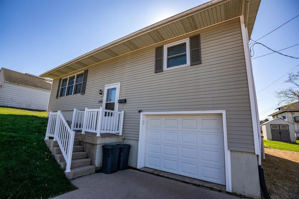 Photo of 210 S Union STREET, Dodgeville, WI 53533 (MLS # 2021033)