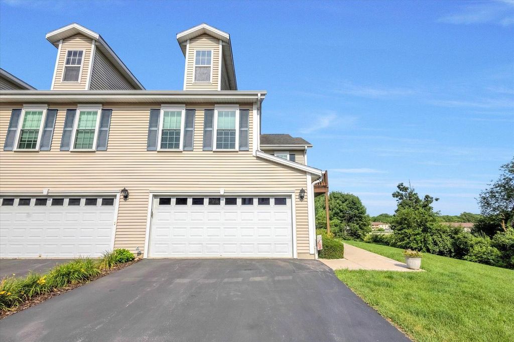 Photo of 1203 Woodbury COMMON #D, Waukesha, WI 53189 (MLS # 1939309)