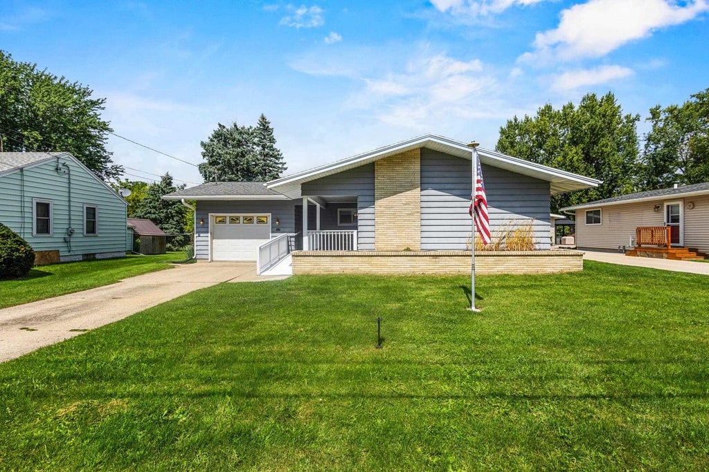 Photo of 124 Wisconsin STREET, Beaver Dam, WI 53916 (MLS # 2029523)