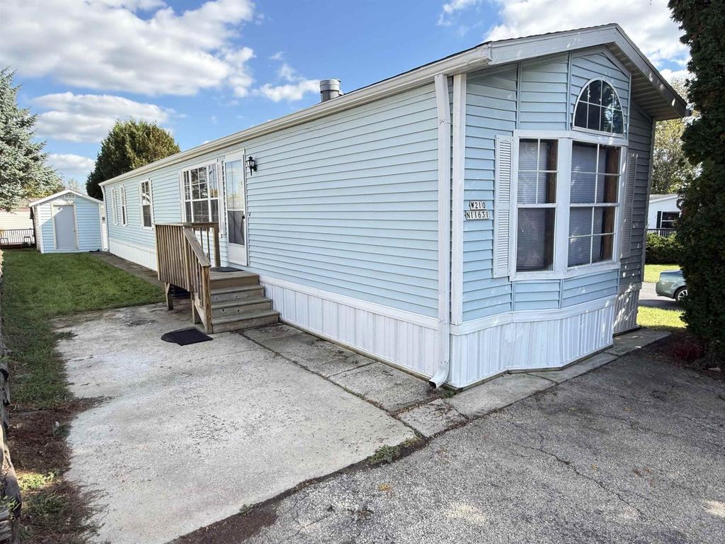 Photo of W210N11631 Pinecrest LANE, Germantown, WI 53022 (MLS # 2010525)