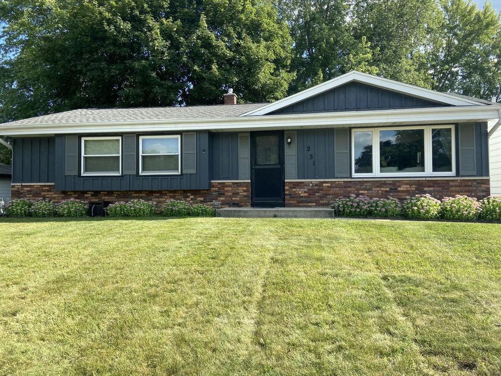 Photo of 231 W Juniper DRIVE, Grafton, WI 53024 (MLS # 1944447)
