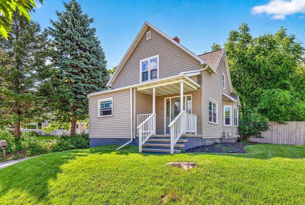 Photo of 1013 E Kimberly AVENUE, Kimberly, WI 54136 (MLS # 50328045)