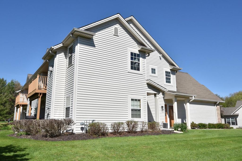 Photo of 1709 Woodland WAY, Slinger, WI 53086 (MLS # 1950196)