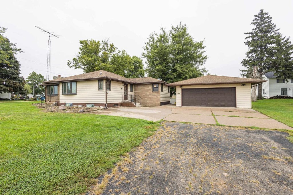 Photo of 3610 N Percival STREET, Hazel Green, WI 53811 (MLS # 2033071)