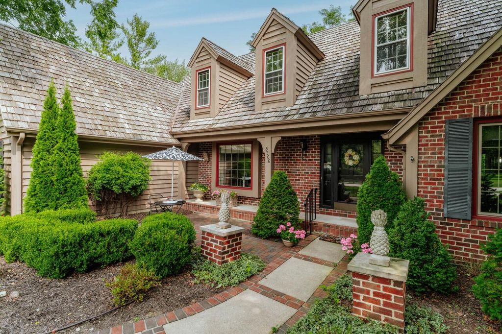 Photo of 8266 S Country Club CIRCLE, Franklin, WI 53132 (MLS # 1944316)