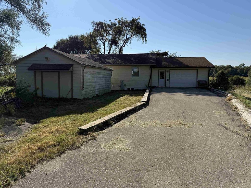 Photo of 5411 N County Line ROAD, Whitewater, WI 53190 (MLS # 2010984)