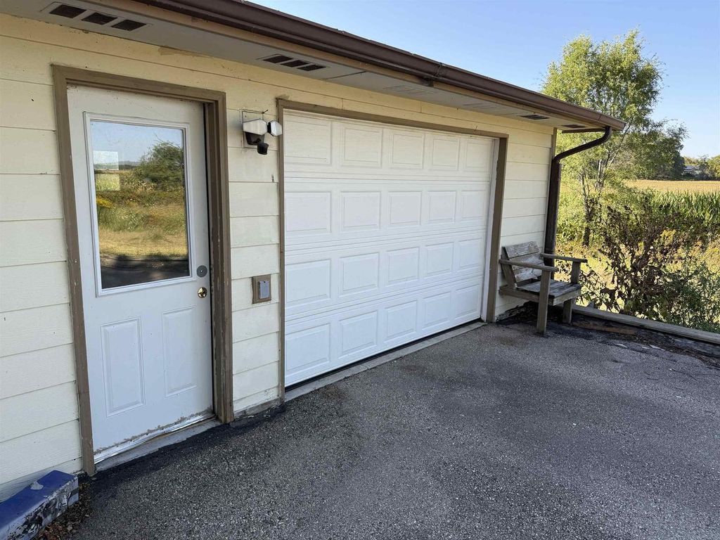 Photo of 5411 N County Line ROAD, Whitewater, WI 53190 (MLS # 2010984)