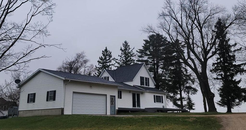 Photo of 1557 Old Lancaster ROAD, Platteville, WI 53818 (MLS # 2015311)